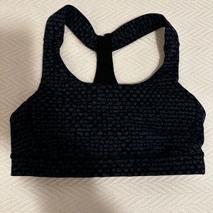 Lululemon sports bra size 4